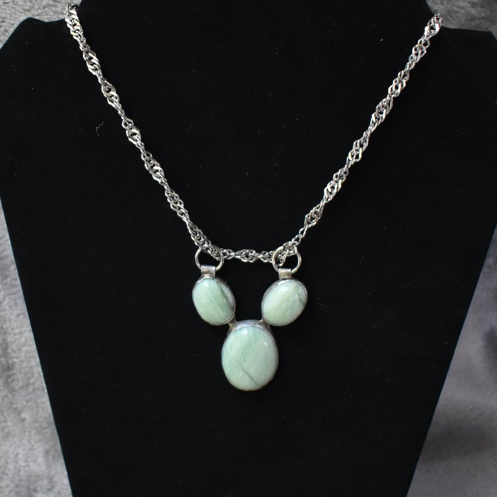 Vintage Amazonite and Silver Three Stone Necklace - Picture 5 of 15